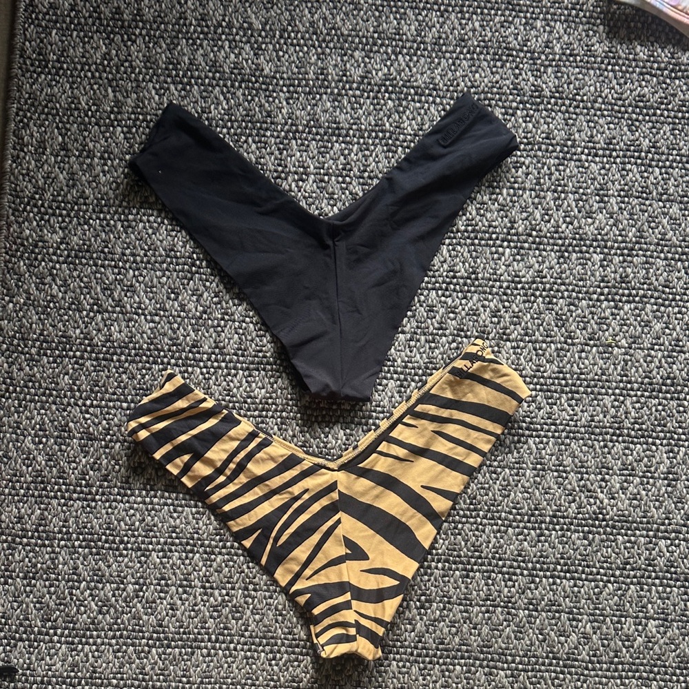 Two Billabong cheeky bottoms XS